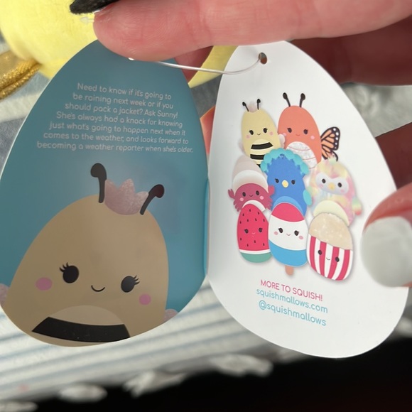 5 inch Sunny the Bee Squishmallow - Picture 4 of 4